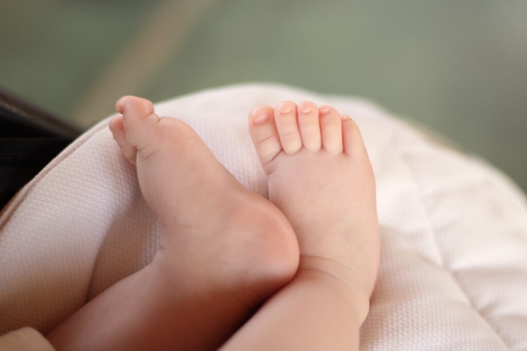 Overstrekken bij baby’s: dit valt op aan de houding en het gedrag