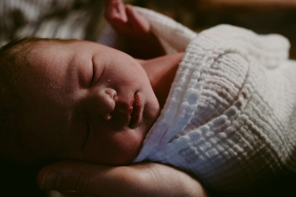 Je baby veilig en ontspannen overdag in bed laten slapen
